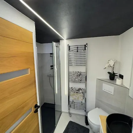 Black Pearl Apartment *